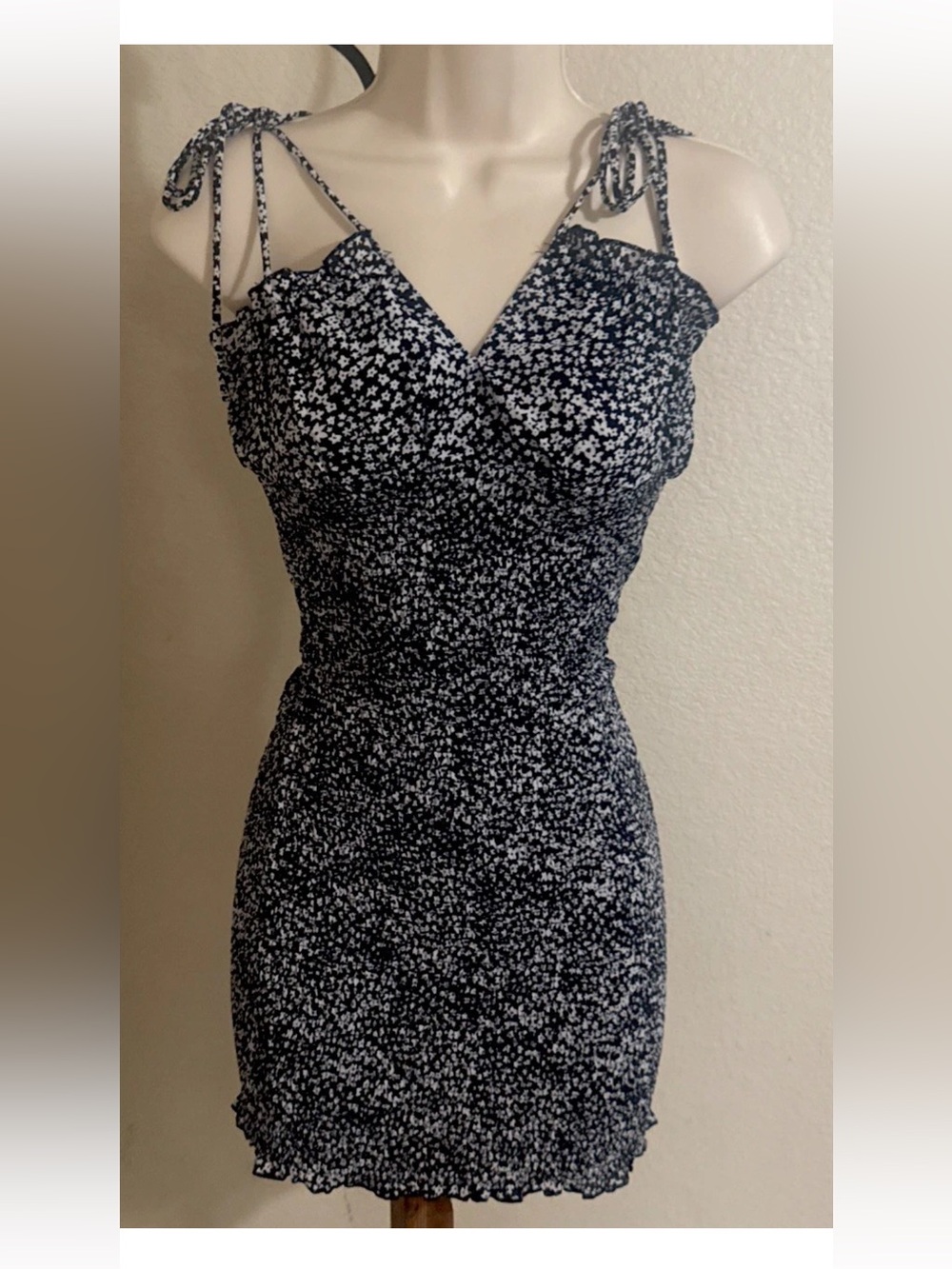 Black Floral Ruched Dress — Spaghetti Straps — Fitted Stretch Style Size Small